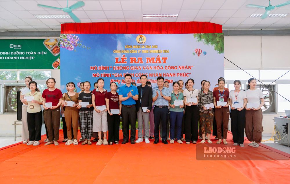 Launching the "Worker Cultural Space" and "Happy Worker Family" models at Winners Vina Co., Ltd. Photo: Minh Hoang