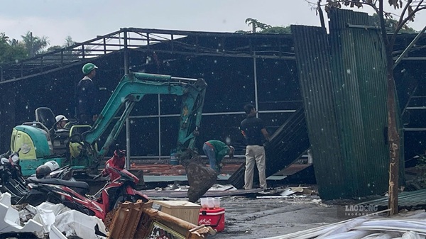 Thanh Liet Ward People's Committee (Hanoi) launched a campaign to enforce a series of construction works violating construction order on agricultural land. Photo: Minh Hanh