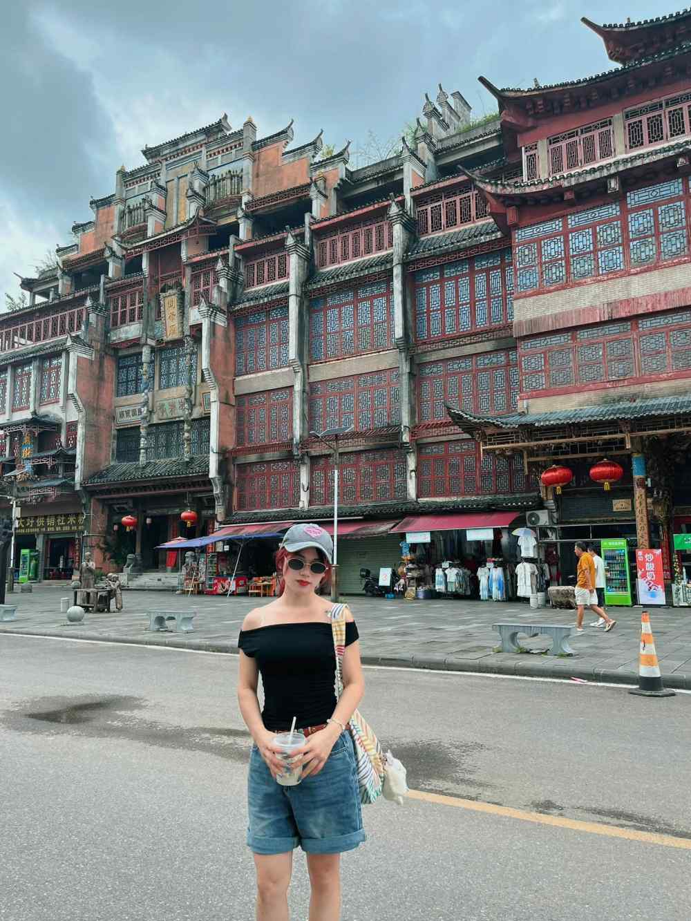 Rất nhiều địa điểm nổi tiếng của Trung Quốc được Diệu Linh đặt chân tới trong chuyến đi 11 ngày. Ảnh: Nhân vật cung cấp.