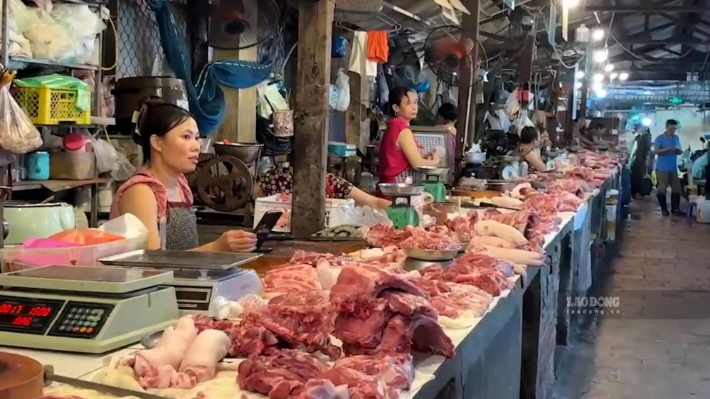 Le prix du porc vivant a continuellement baissé aujourd'hui. Photo: Thùy Linh