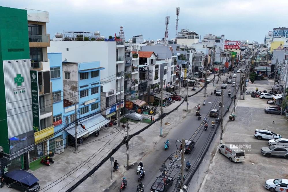 La rue Cach Mang Thang Tam interdit aux voitures la direction Ly Thuong Kiet - 3 Thang 2 pour la construction du métro n° 2. Photo: Anh Tu