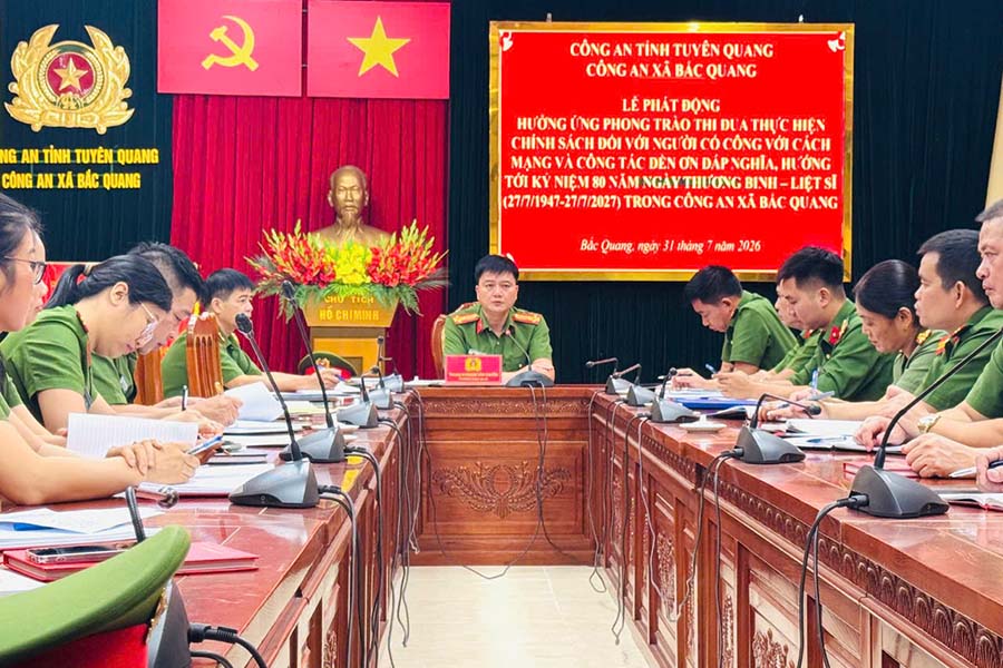 La policía de la comuna de Bac Quang (Tuyen Quang) lanza un movimiento de emulación hacia el 80 aniversario del Día de los Inválidos de Guerra y Mártires. Foto: Portal de Información Electrónica de la Policía Provincial de Tuyen Quang