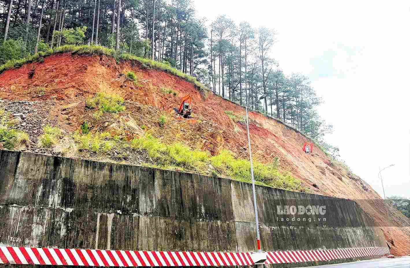 Le point à risque de glissement de terrain sur le col de Prenn, porte d'entrée de Đà Lạt sur la route nationale 20, a été traité et réparé, assurant la sécurité des personnes et des véhicules. Photo: Phúc Khánh