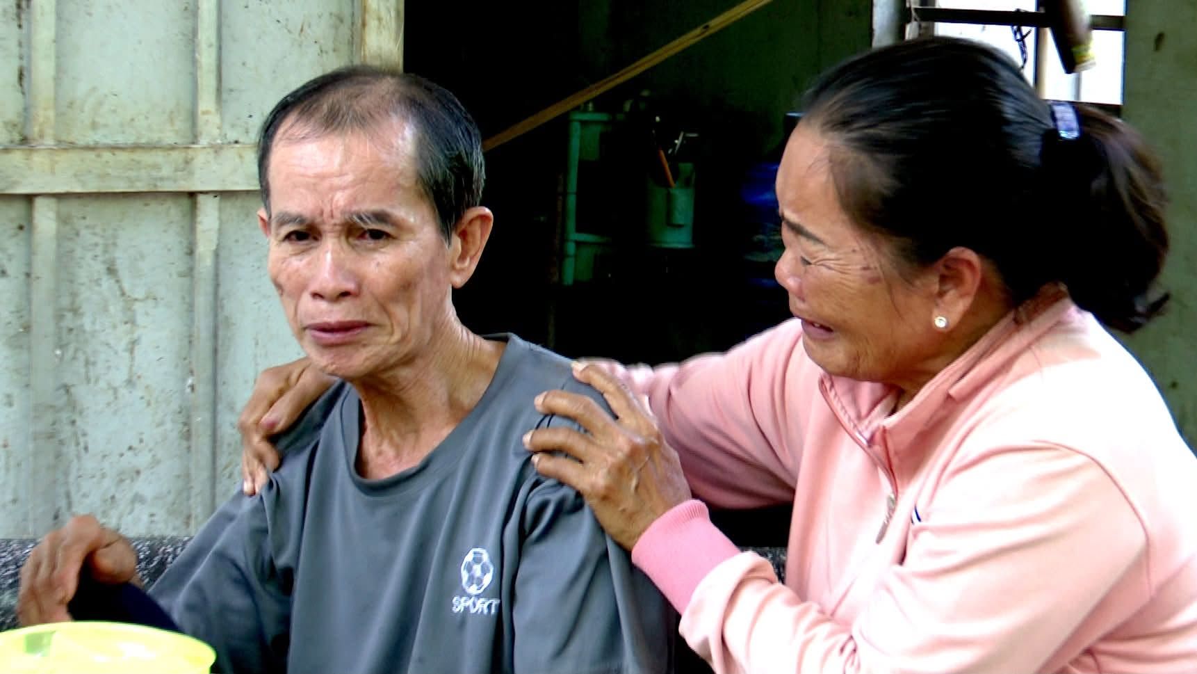 M. Khoi retrouve sa sœur cadette après 48 ans de disparition. Photo: Police de la ville de Dong Nai