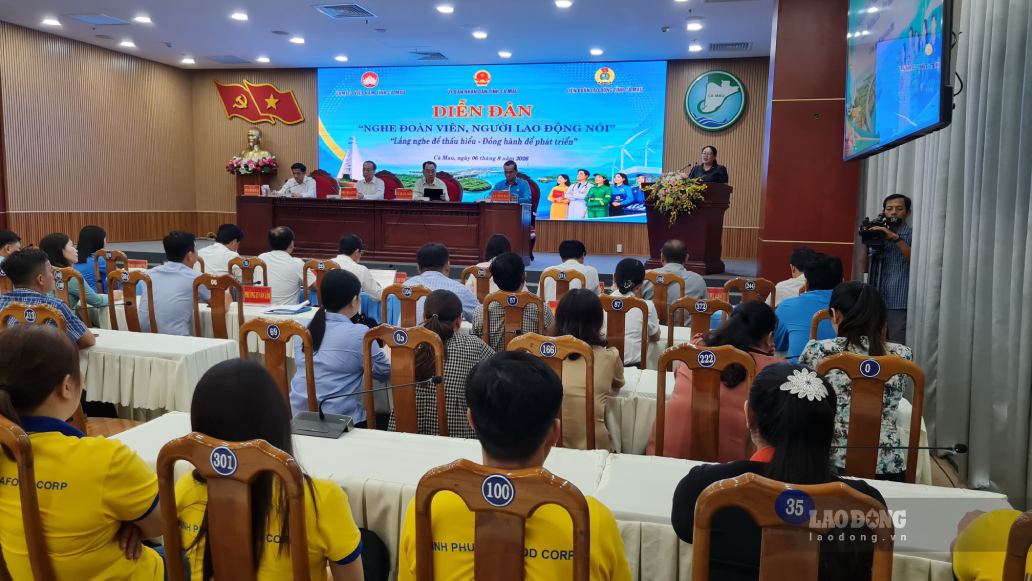 At the forum "Listening to union members and workers speak" organized by Ca Mau province on August 6, workers paid special attention to insurance regimes. Photo: Nhat Ho.
