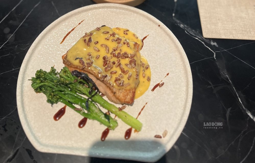 Salmon dishes help change the new flavor for family meals on weekends. Photo: Mai Chau