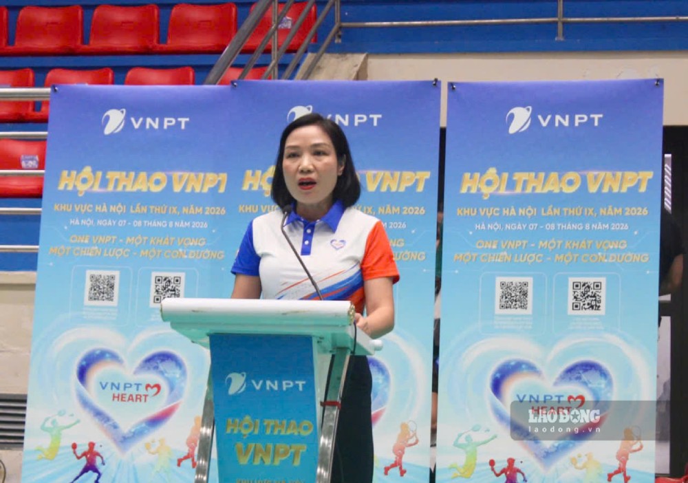 Bà Sần Thị Bình - Phó Chủ tịch Thường trực Công đoàn VNPT phát biểu khai mạc hội thao. Ảnh: Quỳnh Chi