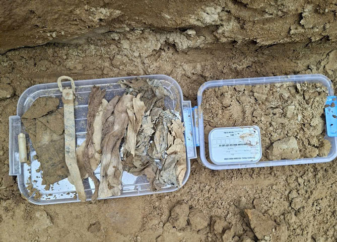 The rubber breathing tube was discovered. Photo: Quang Cuong (Da Nang City Military Command)