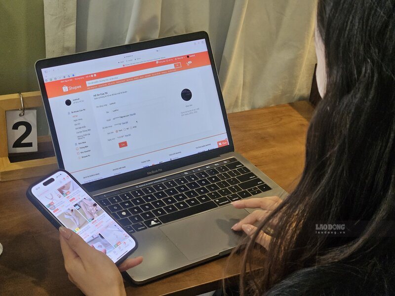 Business households reflect that having to issue invoices for thousands of small value orders every day causes many difficulties in the implementation process. Photo: Thuan Hien.