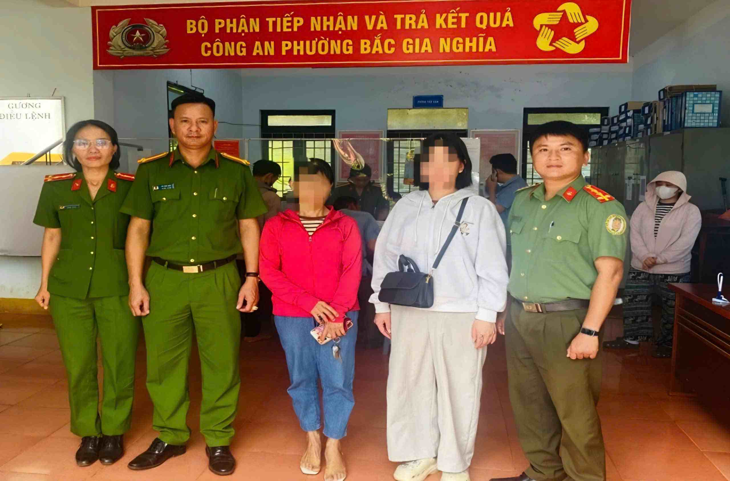 Sau gần 2 năm bị lừa sang Trung Quốc, chị N. được lực lượng Công an hỗ trợ trở về Việt Nam an toàn. Ảnh: Công an Lâm Đồng 