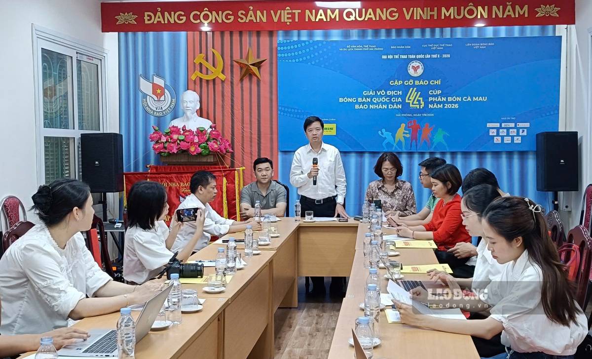 The organizing committee provides information about the table tennis championship taking place in Hai Phong from August 8. Photo: Mai Dung