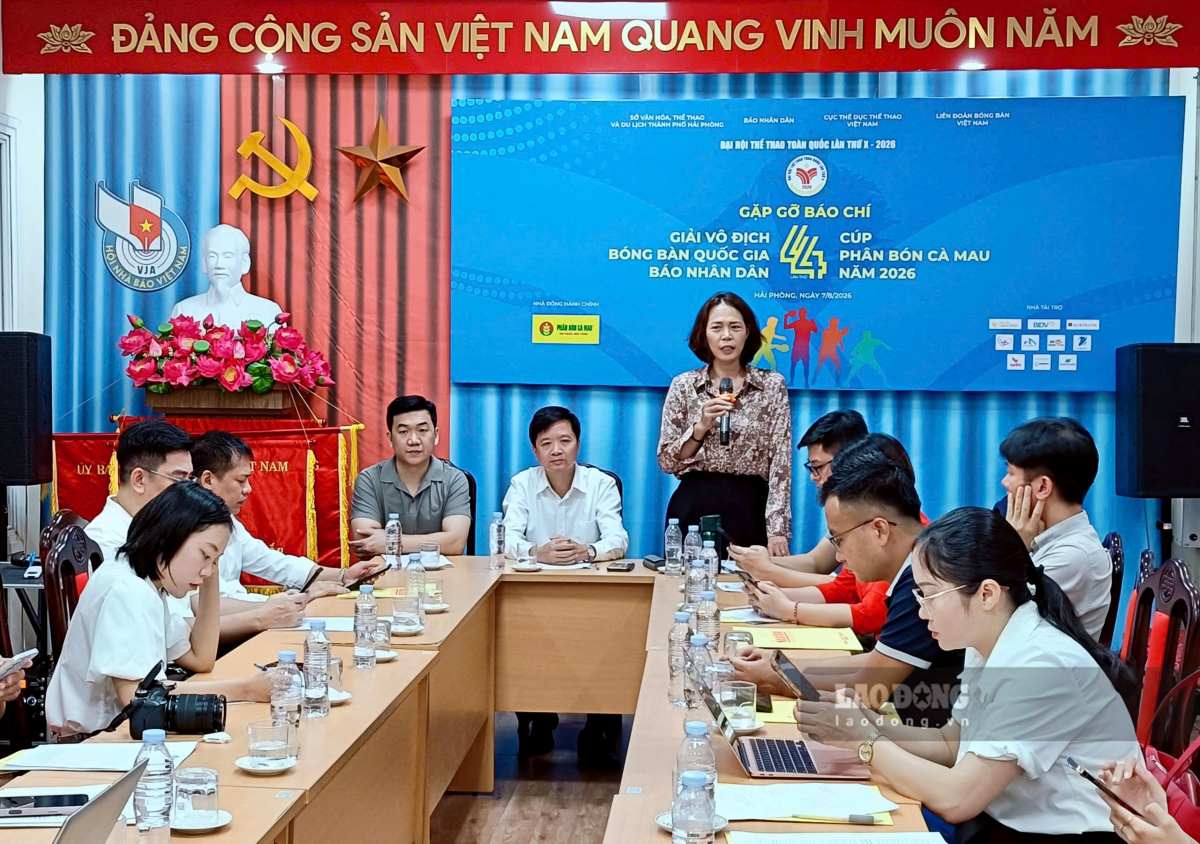 Phó Giám đốc Sở Văn hóa, Thể thao và Du lịch TP Hải Phòng Phạm Thị Tô Trang thông tin về công tác chuẩn bị cơ sở vật chất tổ chức giải. Ảnh: Mai Dung
