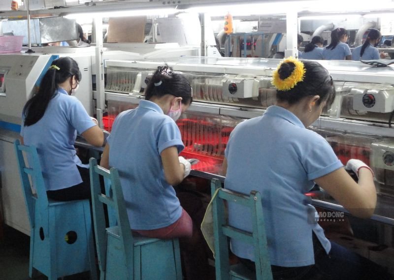 If a business delays paying wages for 2 months, employees have the right to unilaterally terminate the labor contract without prior notice. Photo: Nam Duong