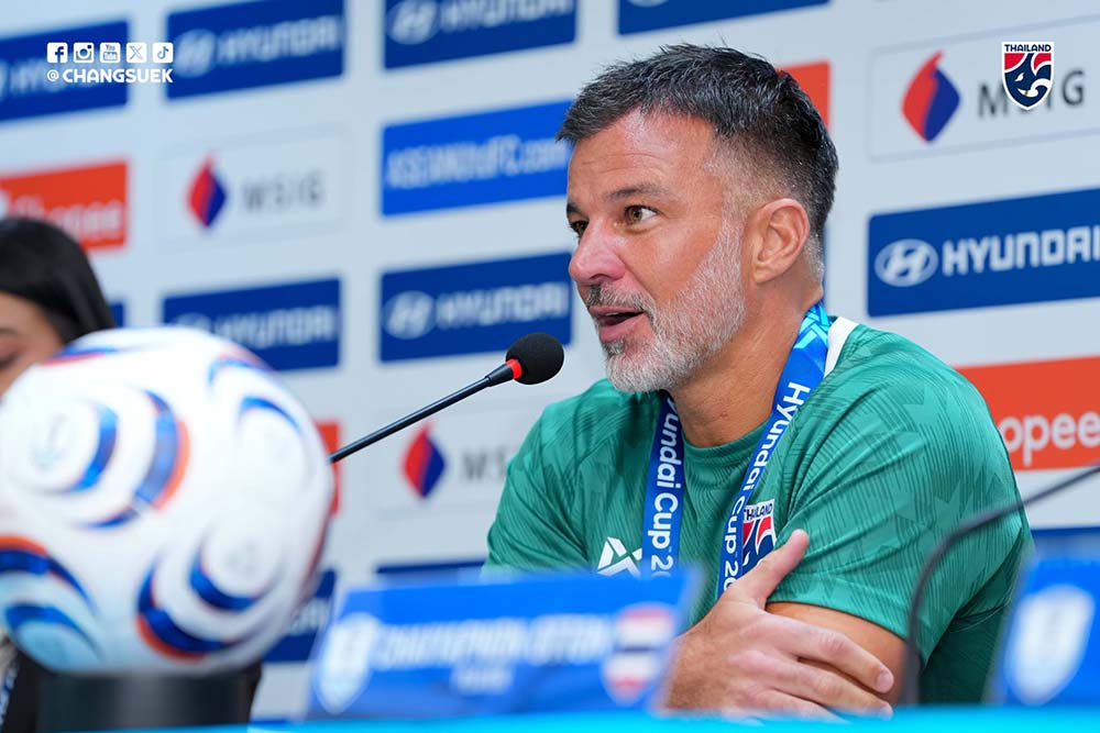 Thai national team coach Anthony Hudson attends a press conference before the match against Myanmar. Photo: FAT