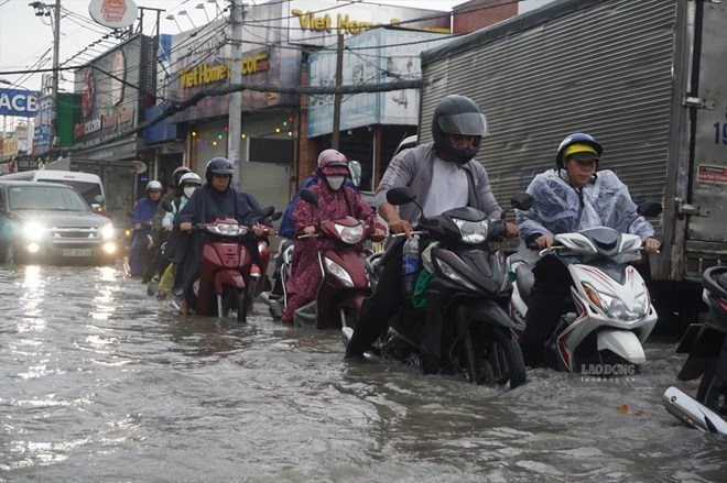 Gió mùa Tây Nam mạnh dần khiến Nam Bộ mưa dông kéo dài. Ảnh: Minh Quân