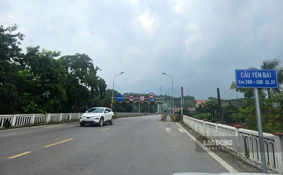 Sau hơn 30 năm khai thác, công trình vẫn đang phục vụ một phần nhu cầu đi lại của người dân. Ảnh: Đinh Đại