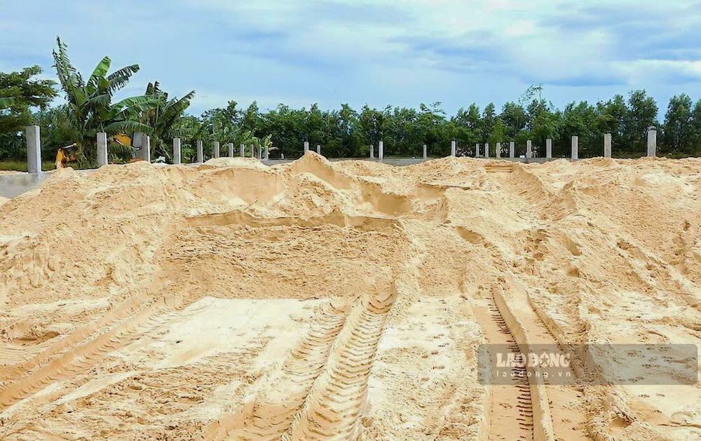 グエン・カオ・クオン氏が管理する地域にある出所不明の砂の量。写真:タイン・チュン