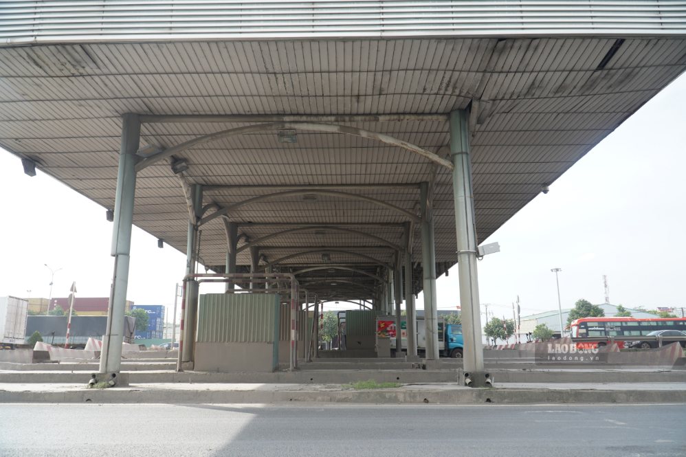 Đến nay, sau nhiều năm ngừng thu phí, cơ sở vật chất tại đây có dấu hiệu xuống cấp. Ảnh: HAC