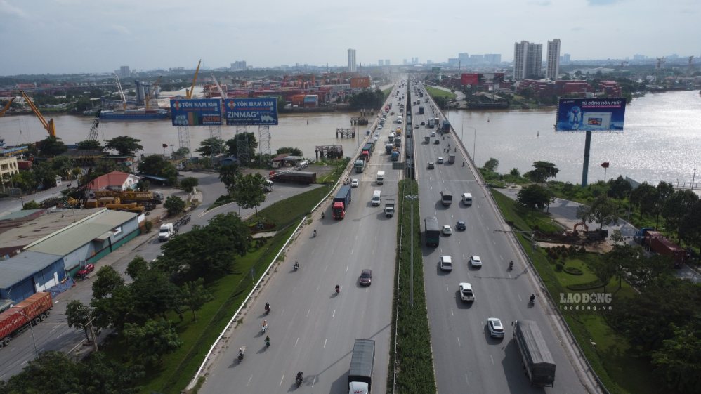 Khu vực cầu Đồng Nai trên Quốc lộ 1A là một trong những huyết mạch giao thông và là cửa ngõ phía Đông quan trọng nhất kết nối TPHCM với thành phố Đồng Nai. Ảnh: HAC