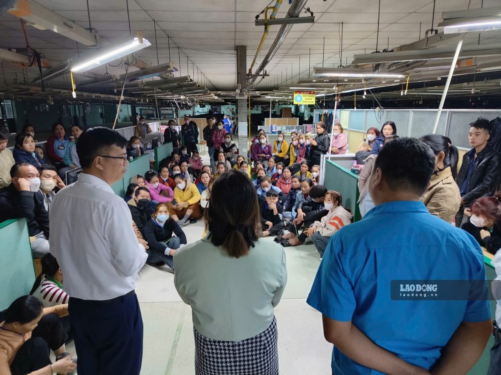 Cơ quan chức năng Đà Nẵng đối thoại, lắng nghe tâm tư NLĐ ở Công ty TNHH May Minh Hoàng 2. Ảnh: Nguyễn Hoàng