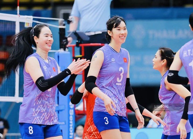 L'équipe vietnamienne de volley-ball féminin affronte les Philippines à la SEA V.Cup 2026. Photo: Minh Dân