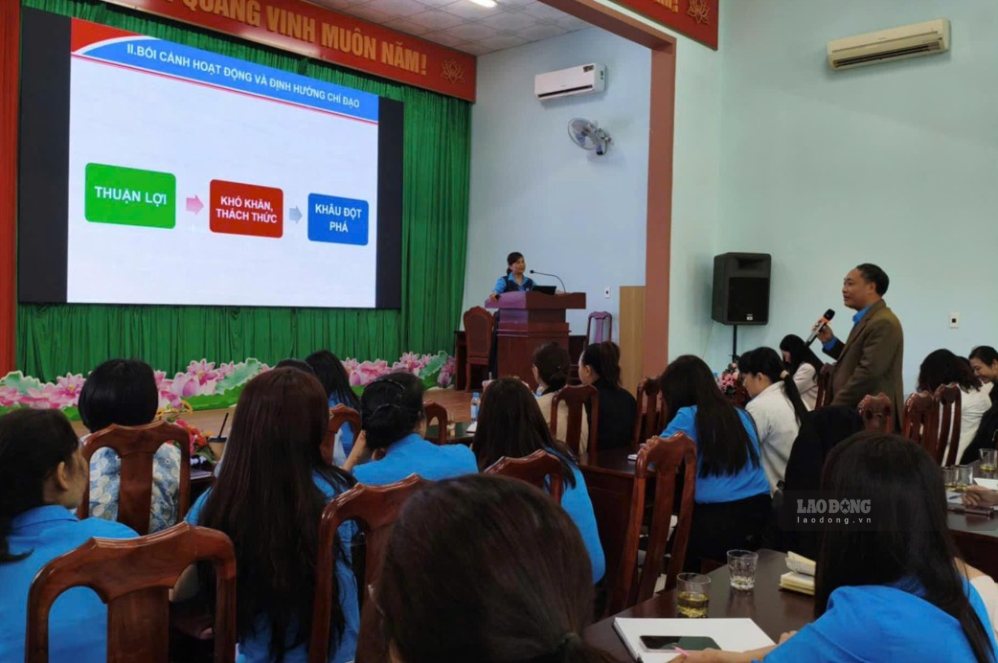 Le syndicat de la province de Đắk Lắk promeut le conseil et la diffusion du droit sur une plateforme numérique. Photo: Kim Chi