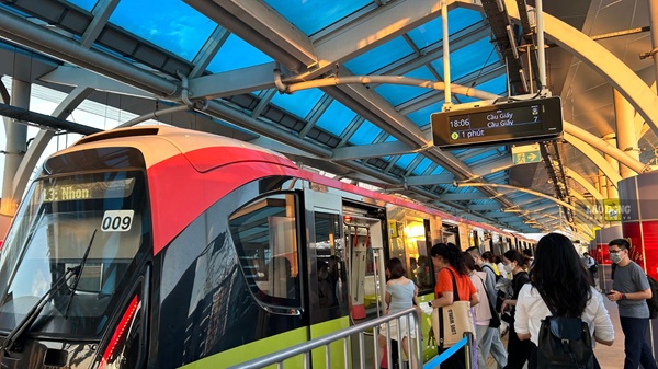 Nhon - Hanoi Railway line welcomes nearly 14.2 million passengers after 2 years. Photo: Minh Hanh