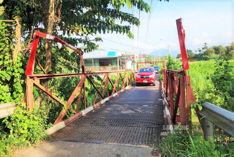 Dự kiến, cầu Ba Vì sẽ bị cấm lưu thông gần 1 năm để phục vụ thi công cầu mới bắc qua sông Đạ Huoai. Ảnh: Phúc Khánh