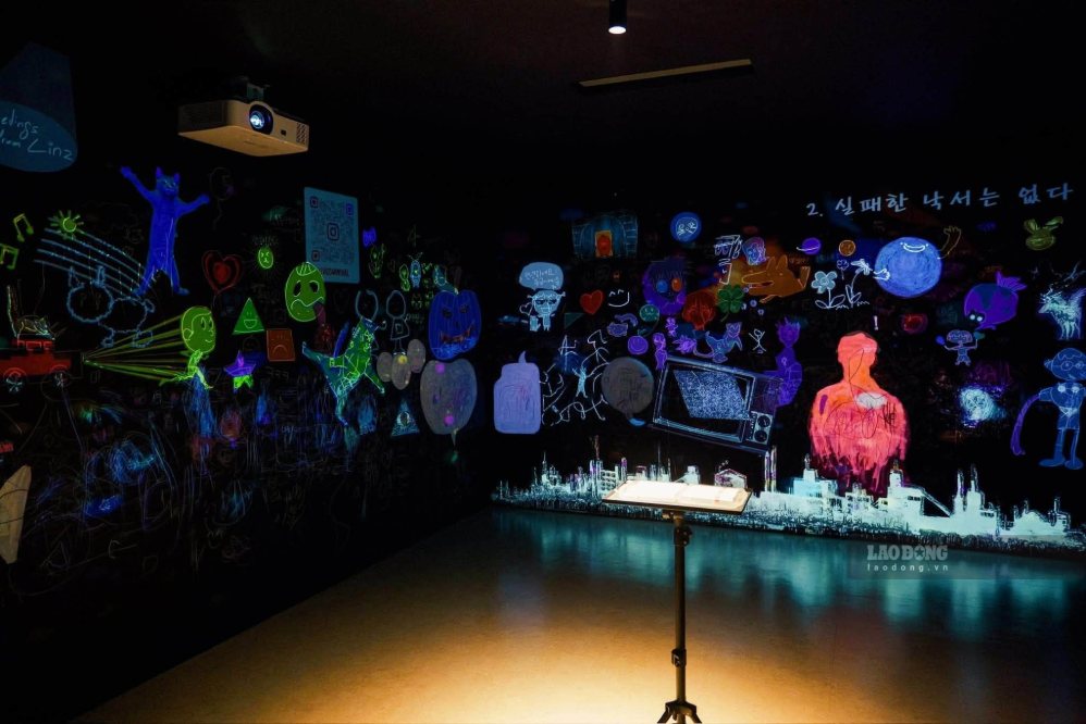 Gwangyang Media Art Lab digital art exhibition - a space to display contemporary media art works from Gwangyang city (Korea) in Da Nang. Photo: Tra Ban