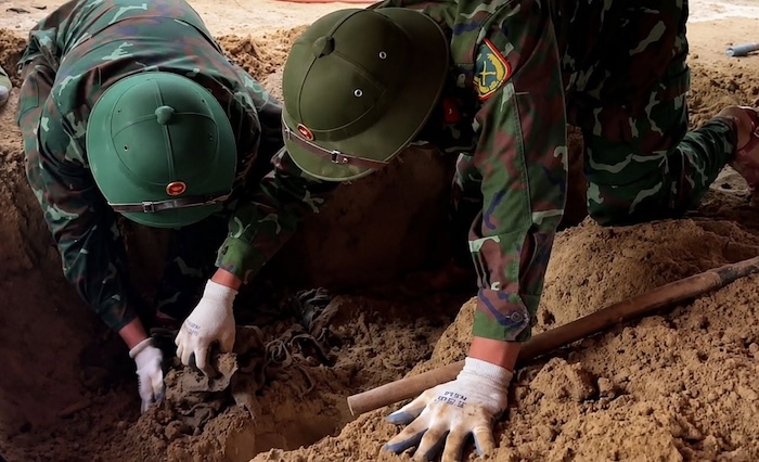 Repatriation of martyrs' remains in Khe Sanh commune. Photo: Repatriation Team of Economic - National Defense Team 337