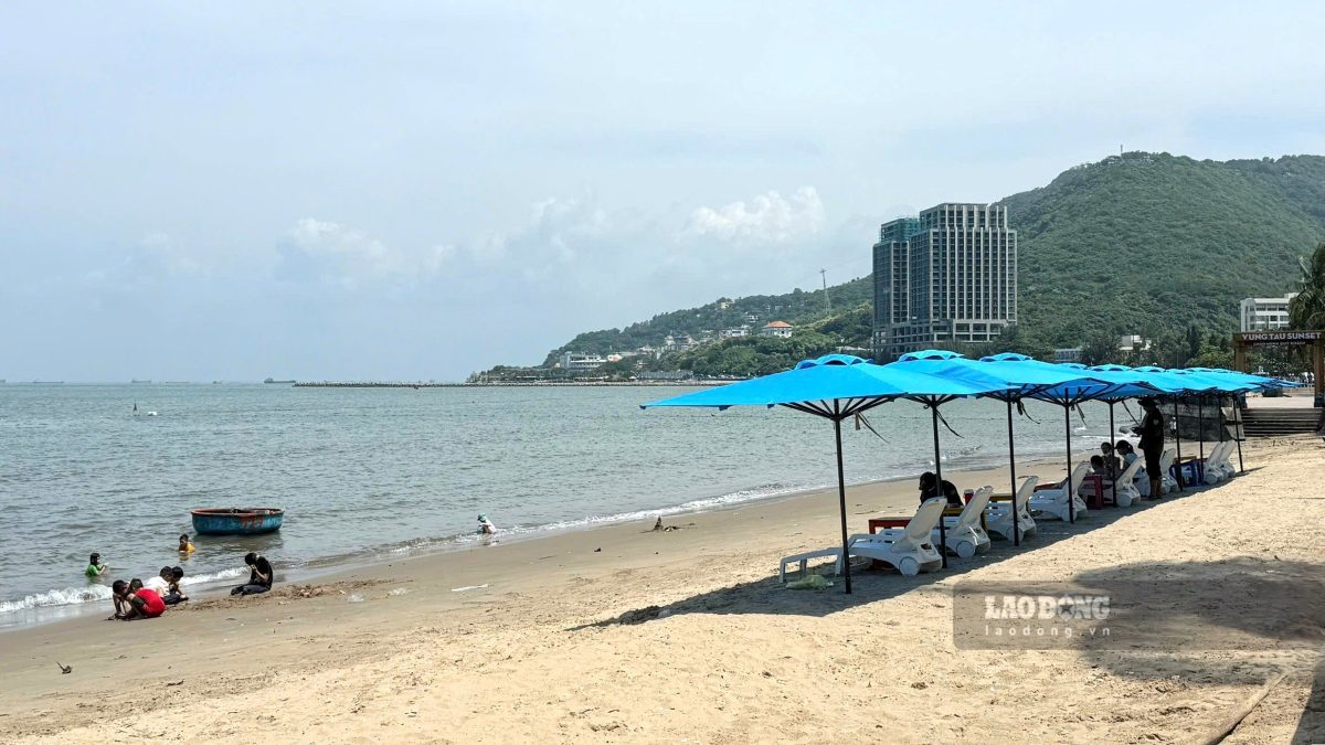 Relaxing space, watching the sunset in Bai Truoc park. Photo: Thanh An