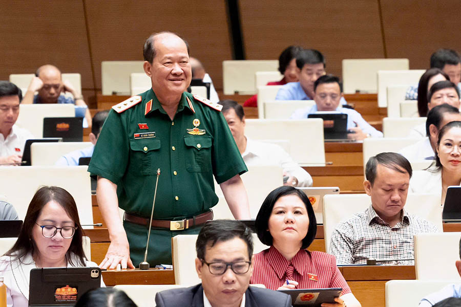 Đại biểu Bế Xuân Trường phát biểu. Ảnh: Media.quochoi.vn