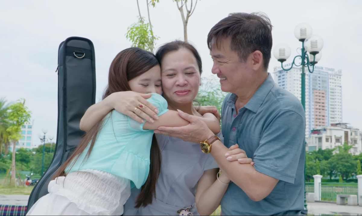 Thuc Trang Sachi transforms into a girl pursuing her mother's unfinished singing dream in a new MV. Photo: Character provided