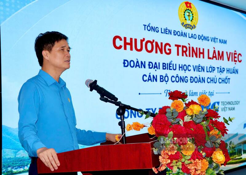 Phó Chủ tịch Thường trực Tổng LĐLĐ Việt Nam Ngọ Duy Hiểu phát biểu tại chương trình. Ảnh: Thu Huệ