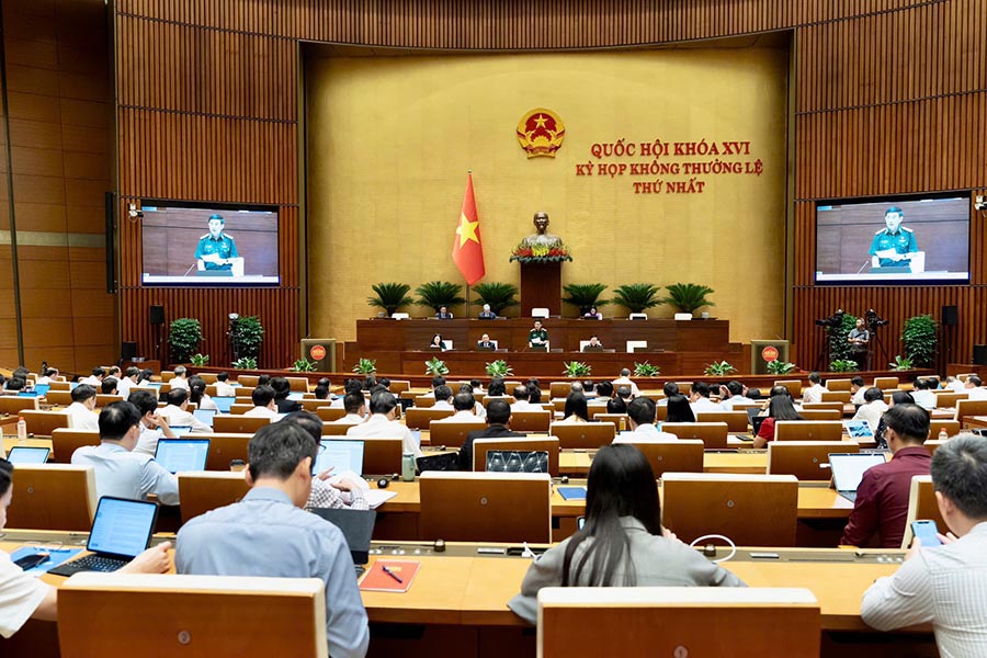 Đại tướng Phan Văn Giang - Ủy viên Bộ Chính trị, Phó Thủ tướng Chính phủ, Bộ trưởng Bộ Quốc Phòng phát biểu tại phiên thảo luận. Ảnh: Media.quochoi.vn
