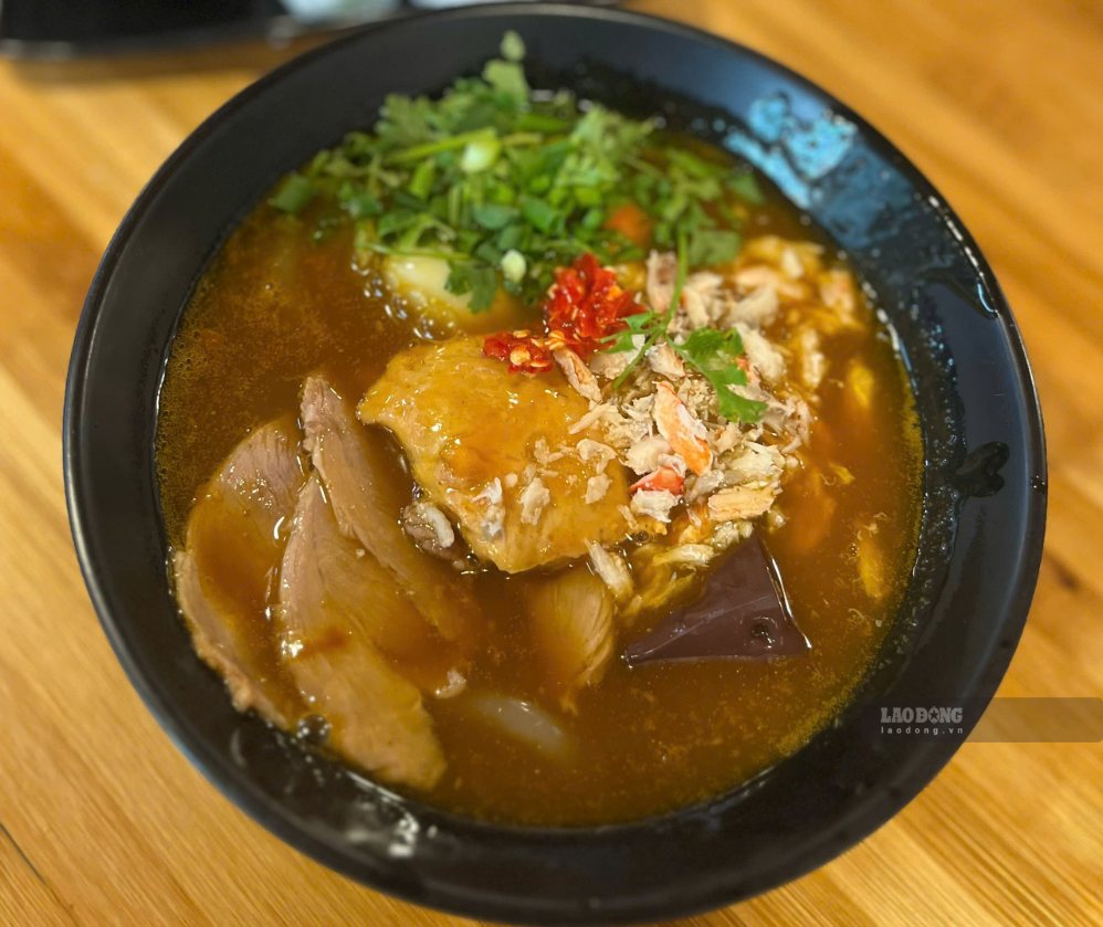 Delicious and nutritious crab noodle soup for family to enjoy on weekends. Photo: Mai Chau
