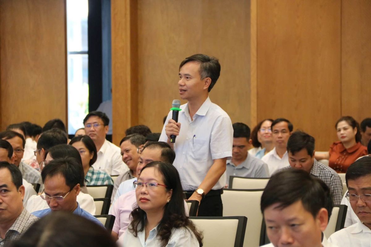 Representatives of localities speak on the implementation of the plan to arrange educational institutions. Photo: Hai Phong e-Portal