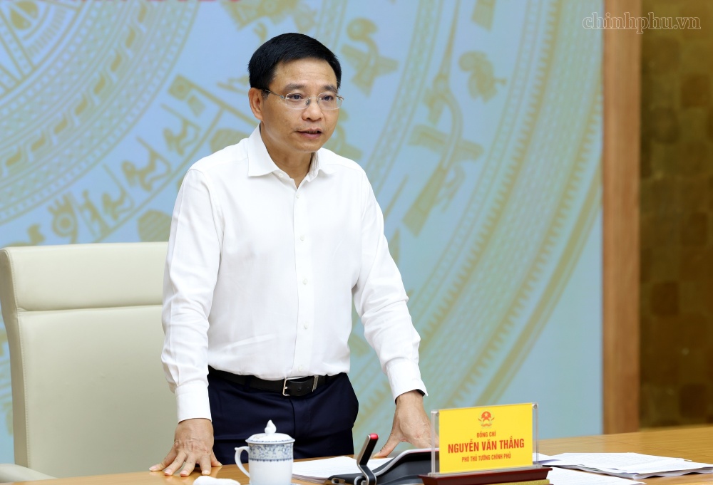 Member of the Party Central Committee, Deputy Prime Minister Nguyen Van Thang works with ministries, branches, localities and businesses to solve difficulties and obstacles in the field of taxes and customs. Photo: VGP