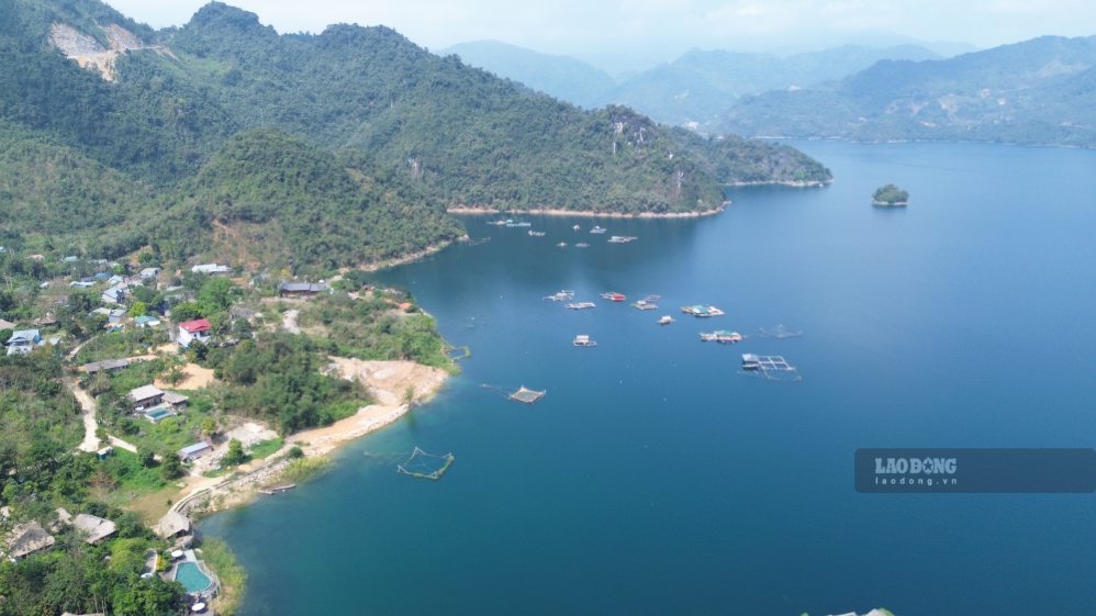 Au lac Hòa Bình, le niveau d'eau en amont à 16h le 8 août était de 103,37 m. Photo: Minh Nguyễn