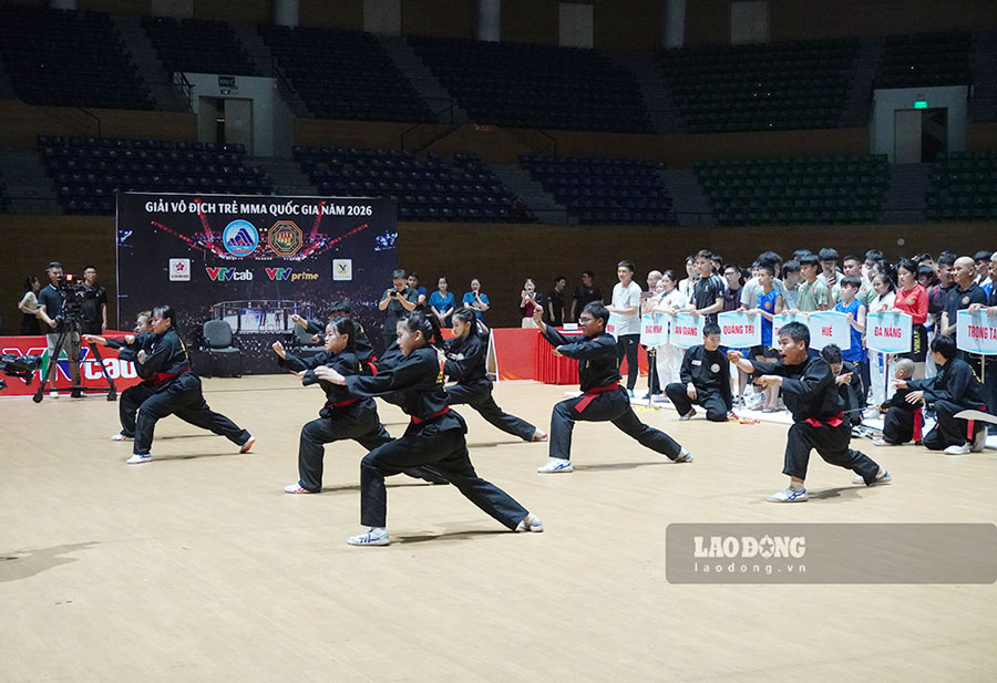 Các vận động viên tranh tài ở các nội dung MMA hiện đại và MMA truyền thống. Ảnh: Trần Thi