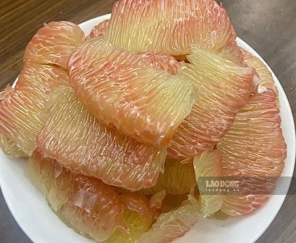 Eating whole fruits instead of juice can help lose weight effectively. Photo: Quang Minh.