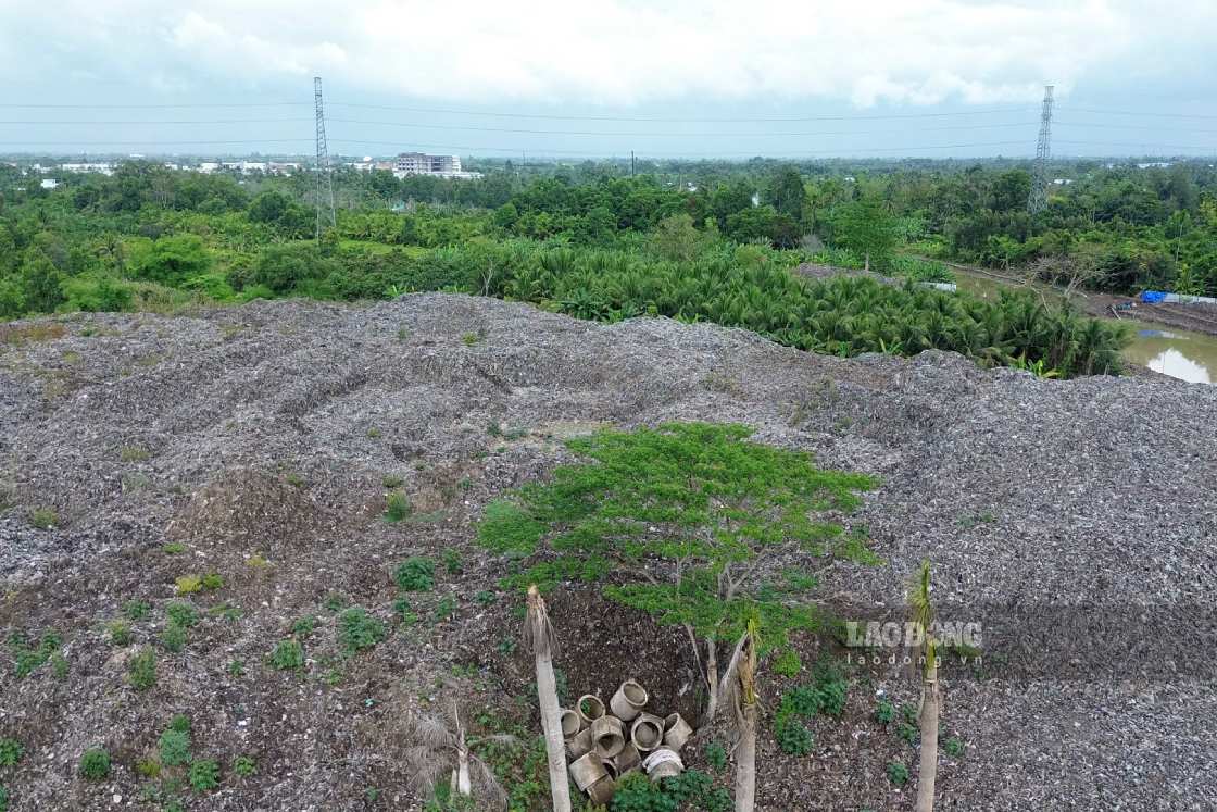 Bãi rác số 8 quận Cái Răng (cũ). Ảnh: Tạ Quang