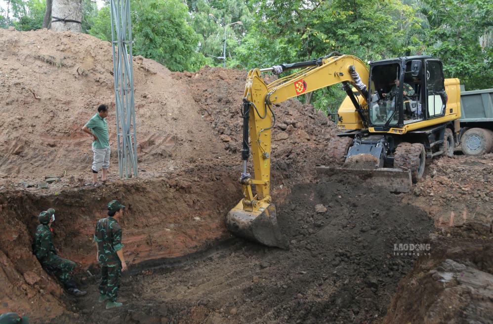 Collecte de 18 ensembles de restes de martyrs supplémentaires au parc Lê Thị Riêng le 8 août. 8. Photo: Anh Tú