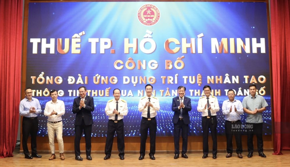 Ritual of activating the Artificial Intelligence Application and Tax Information Switchboard through the digital payment platform of Ho Chi Minh City Tax Department. Photo: Bao Chuong