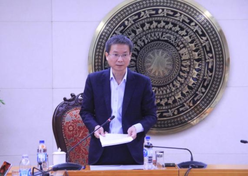 Deputy Inspector General of the Government Le Tien Dat signed the Inspection Conclusion Notice, transferring it to the Ministry of Public Security for consideration and handling of cases showing signs of legal violations. Photo: Government Inspectorate