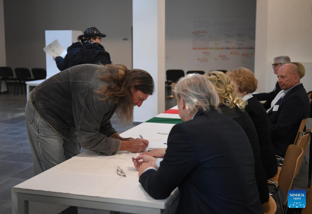 Voters vote at an election station in Budapest, Hungary, April 12, 2026. Photo: Xinhua