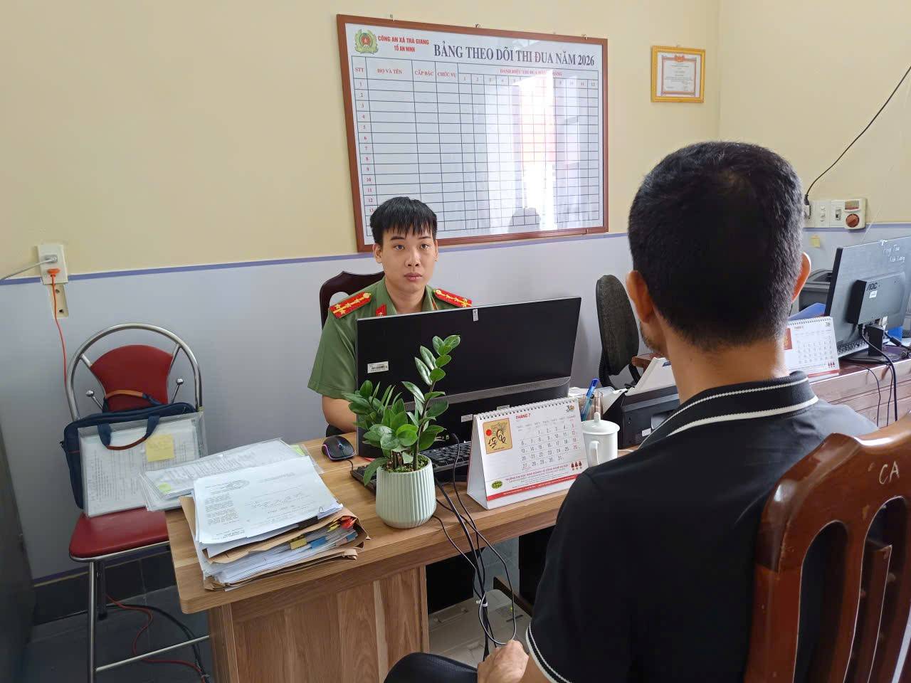 Police invite the person who shared the old video about the expressway site clearance to work. Photo: Hung Yen Provincial Police