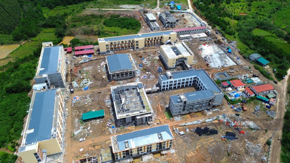 랑선은 국경 지역에 새로운 연계 기숙 학교를 건설하는 것 외에도 지방 기숙 학교와 지역 내 중등학교 및 고등학교 연계 학교의 규모를 늘리고 있습니다. 사진: 카잉린