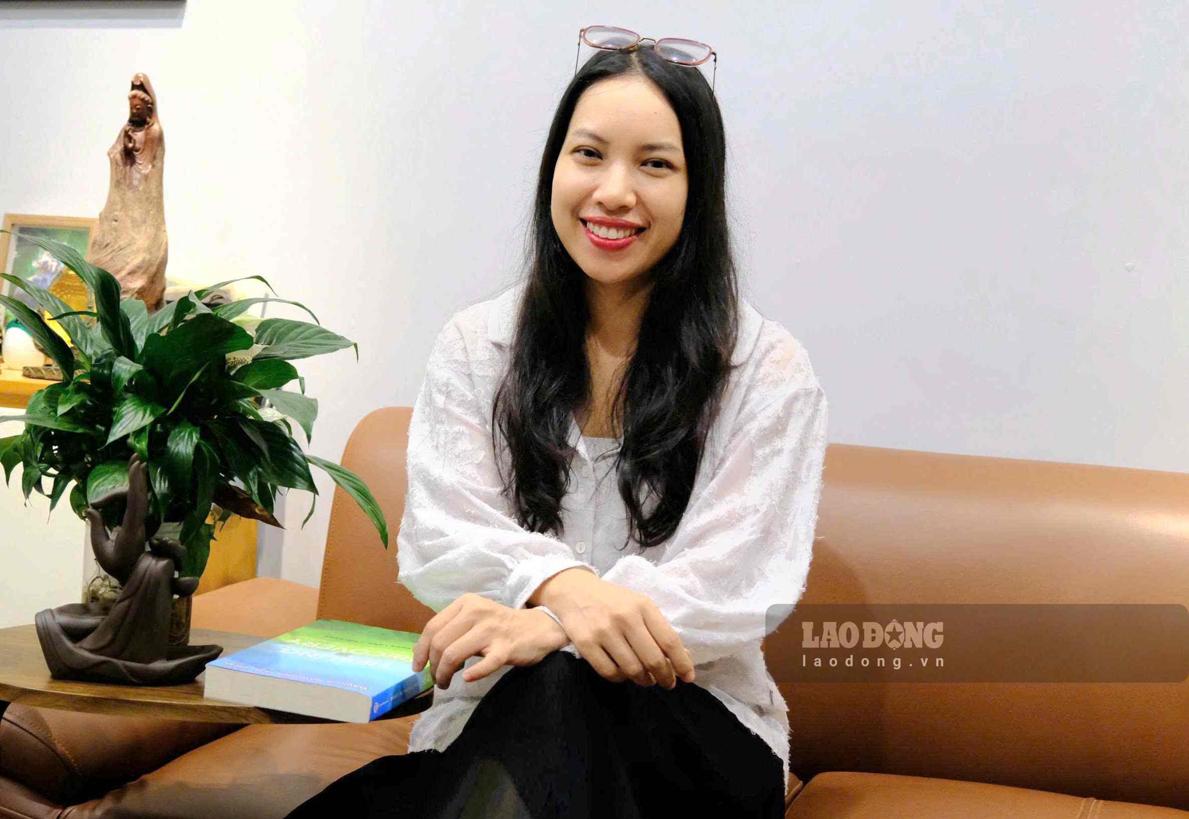 Chuyên gia tham vấn tâm lý Hoàng Anh nhấn mạnh xu hướng kết hôn muộn là kết quả của nhiều yếu tố đan xen. Ảnh: Mỹ Ly