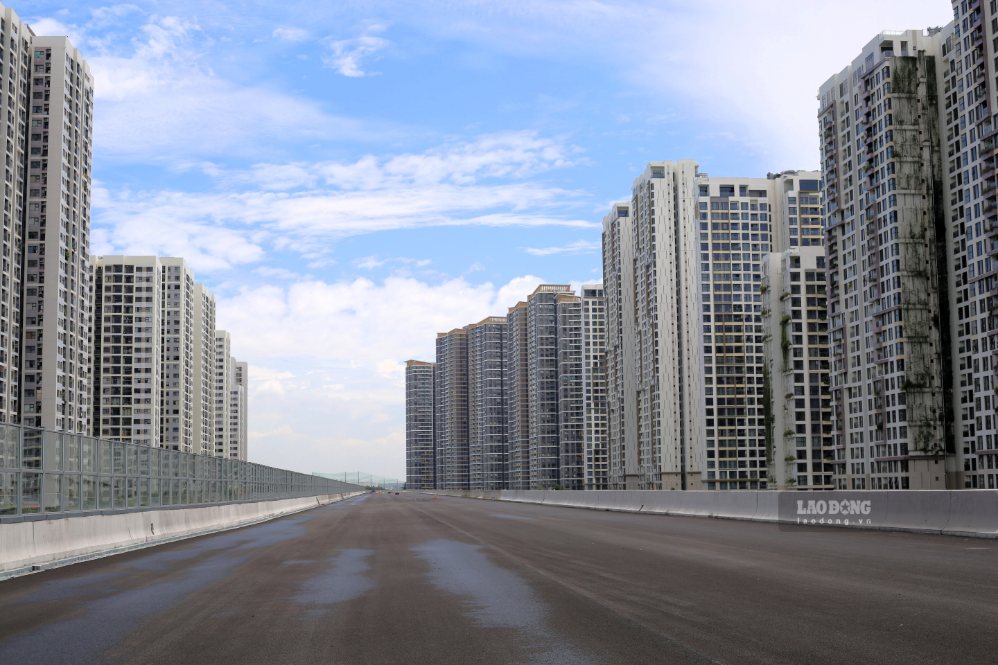 Nearly 15 km of Ring Road 3 elevated bridge in Ho Chi Minh City before traffic opening milestone 30. 9. Photo: Anh Tu